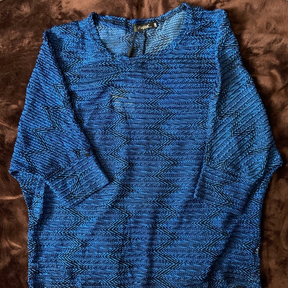 3/4 sleeve blue top - Picture 1 of 3